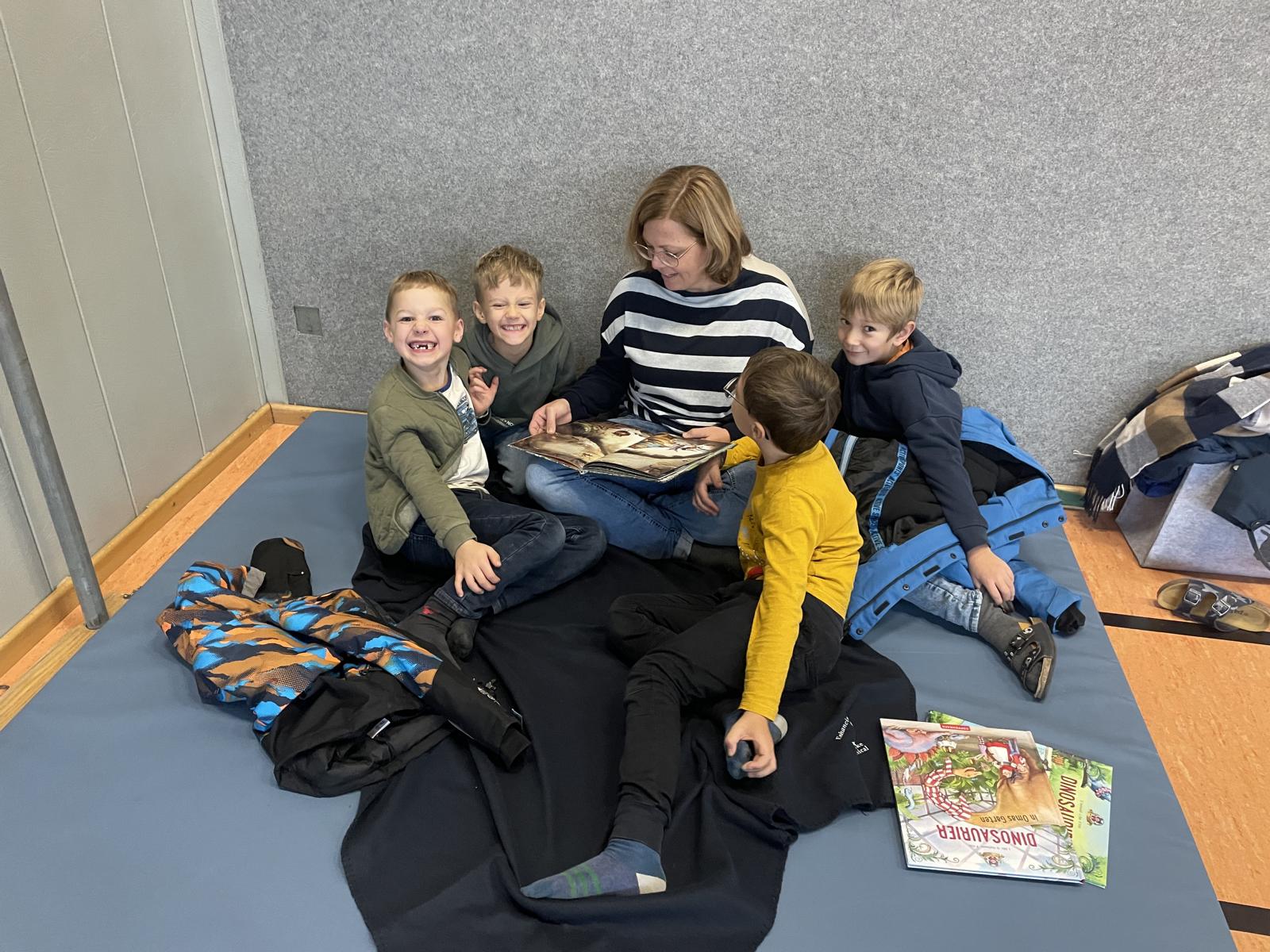 Vorlesetag an der Grundschule - Eine Stunde voller Geschichten