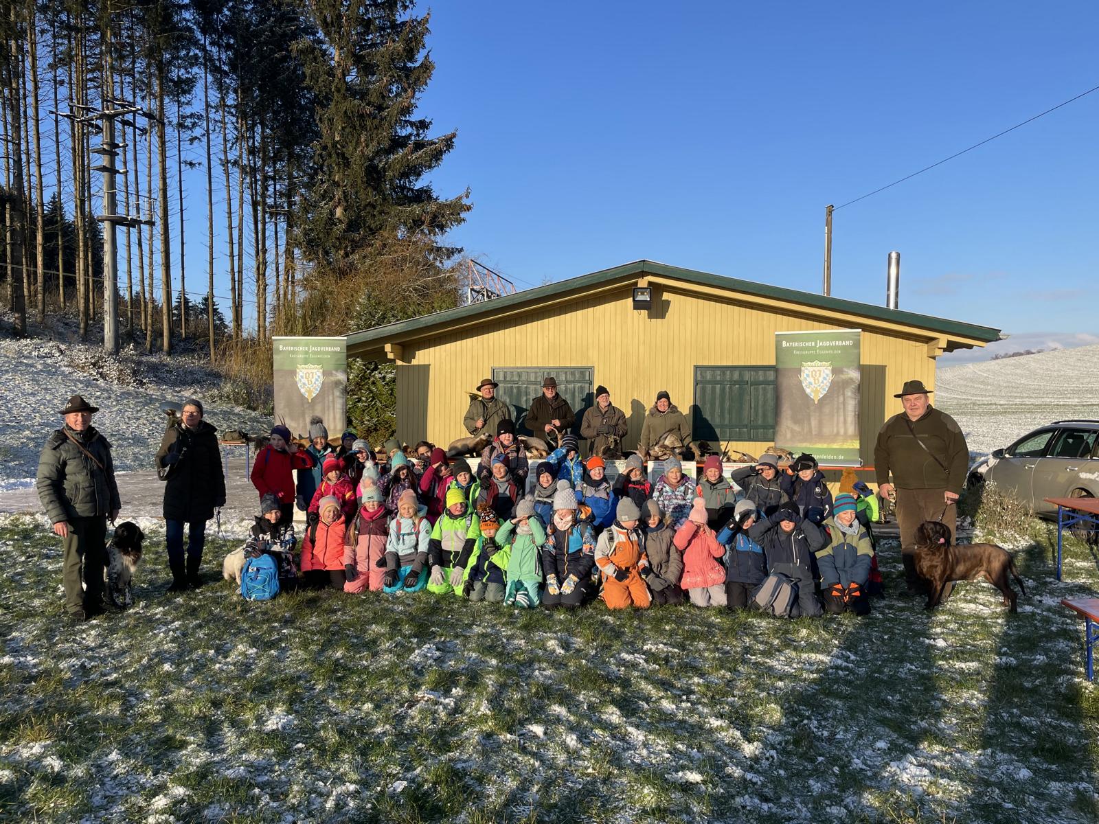 Ein unvergesslicher Waldtag für die 3. Klasse und die Kombiklasse 2./3. am Skilift Wurmannsquick